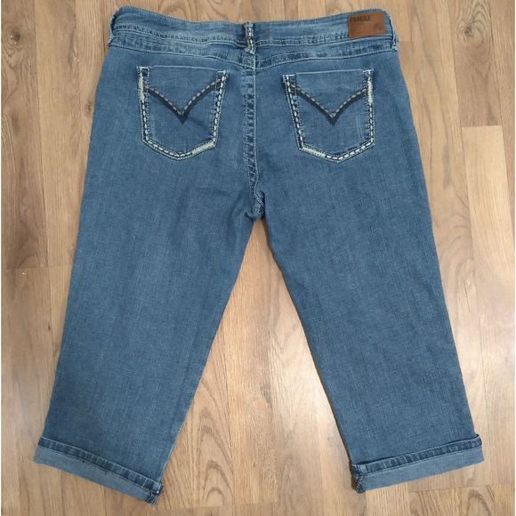 Fragile Jean Capri's.  Size 17 - Picture 5 of 9